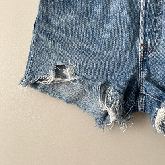 Levi's 501 Denim Athens Distressed Mid-Rise Shorts Medium Wash Blue 26 - Picture 4 of 8